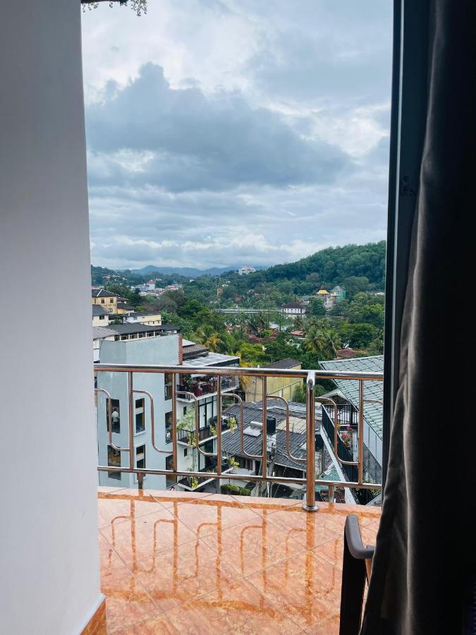 Hotel Izakaya Sakura Kandy Ngoại thất bức ảnh