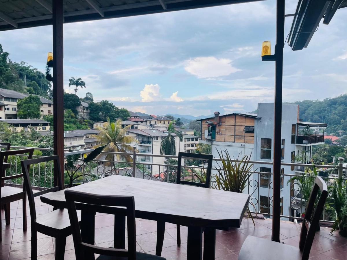 Hotel Izakaya Sakura Kandy Ngoại thất bức ảnh